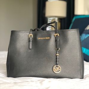 Michael Kors Black Leather Shoulderbag